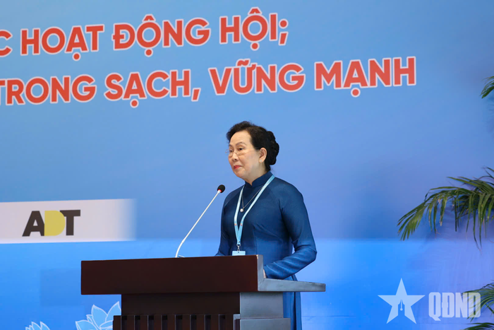 Đồng chí Lê Thị Thủy, Ủy viên Trung ương Đảng, Phó chủ tịch Ủy ban Trung ương Mặt trận Tổ quốc Việt Nam, Chủ tịch Hội Liên hiệp Phụ nữ Việt Nam phát biểu khai mạc phiên thảo luận.