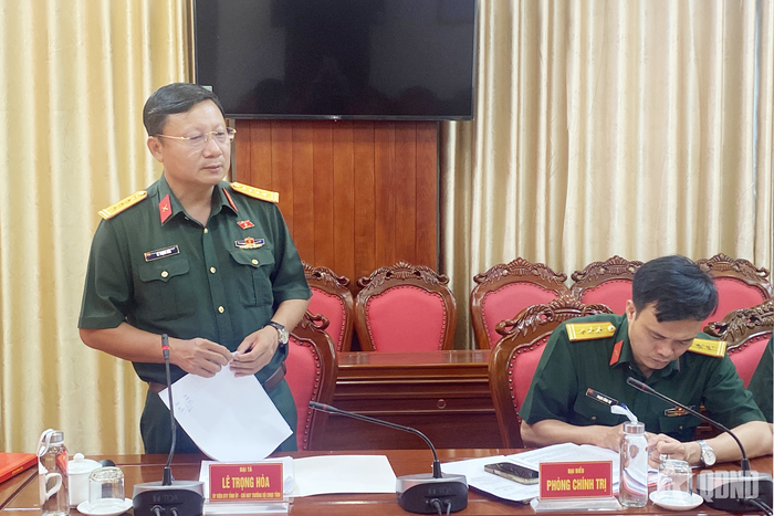 Đại tá Lê Trọng Hòa, Ủy viên Ban Thường vụ Tỉnh ủy, Phó bí thư Đảng ủy Quân sự tỉnh, Chỉ huy trưởng Bộ CHQS tỉnh Quảng Ninh phát biểu chỉ đạo tại hội nghị.