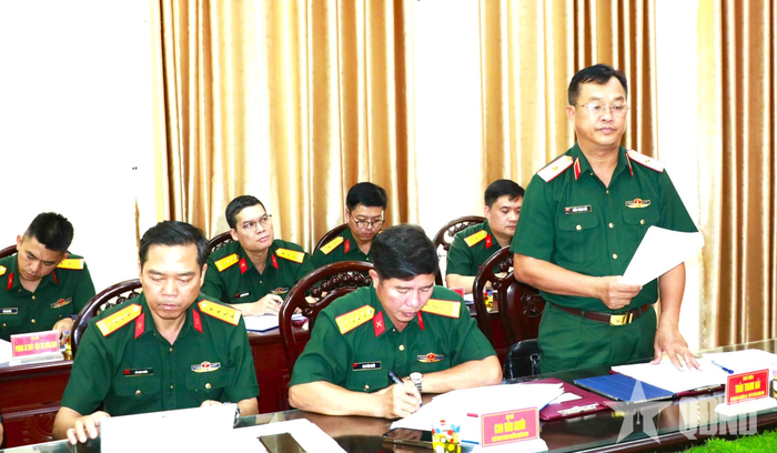 Thiếu tướng Trần Thanh Hải, Phó tư lệnh Quân khu 5 phát biểu chỉ đạo tại hội nghị.