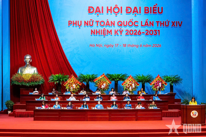 Đoàn Chủ tịch Đại hội.