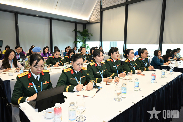 Các đại biểu tham dự phiên thảo luận.