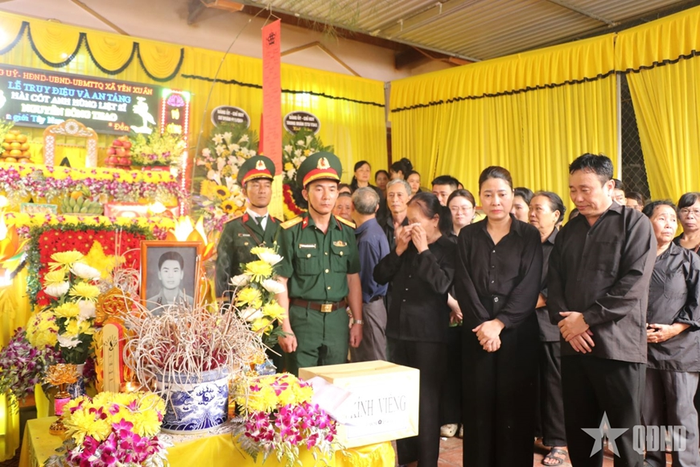 Lễ truy điệu liệt sĩ, Anh hùng LLVT nhân dân Nguyễn Sông Thao tại quê nhà. Ảnh: HOA LÊ