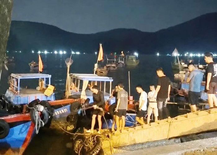 Hình ảnh các đối tượng đến bán đảo Hải Minh gây rối.