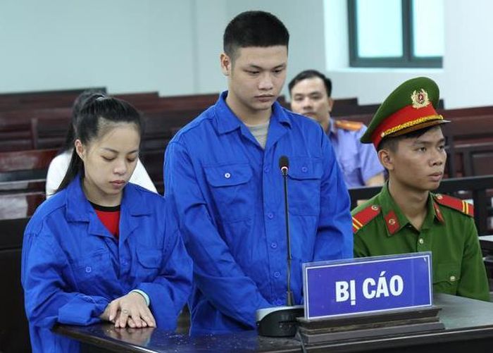 Hai bị cáo Nguyễn Viết Anh Dũng và Lê Thị Mạo tại phiên tòa. Ảnh: VKSHT