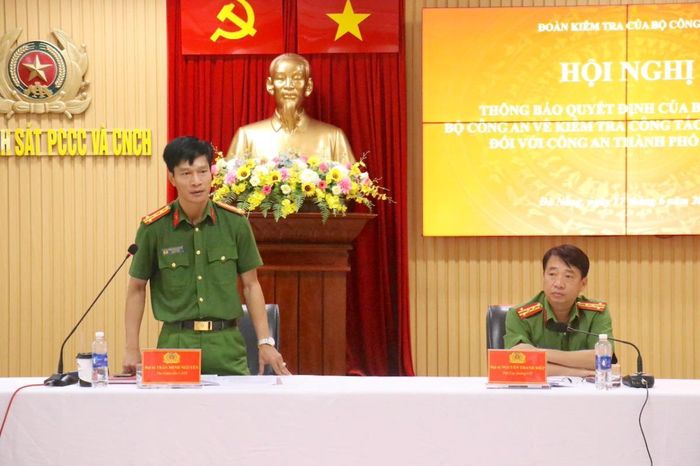 Đại tá Trần Minh Nguyên phát biểu tại hội nghị
