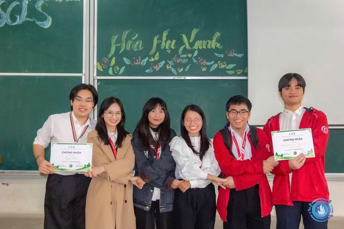 Giải Ba Cuộc thi Hóa học Xanh là bảo chứng cho năng lực nghiên cứu gắn liền với thực tiễn của nam sinh Bách khoa.