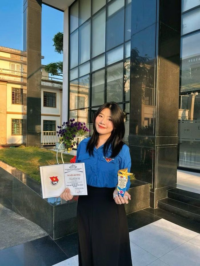 Đạt được nhiều thành tích nổi bật trong học tập, rèn luyện, nghiên cứu khoa học, công tác Đoàn - Hội và hoạt động tình nguyện.