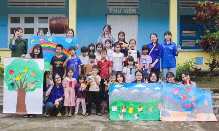 Khánh Vy tham gia các hoạt động tình nguyện vì cộng đồng.