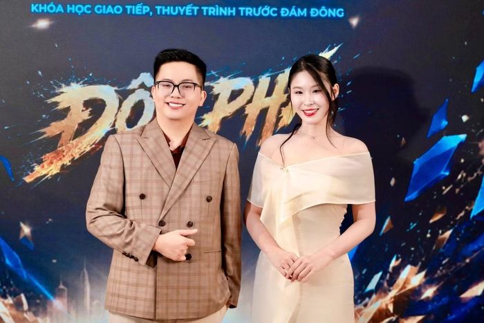 Mai Linh cùng với MC/BTV/CEO Đỗ Ngọc Sơn.