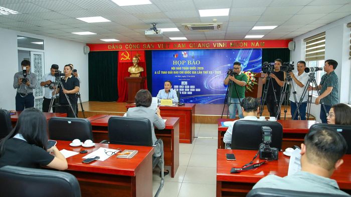 Quang cảnh buổi họp báo. Ảnh: SƠN HẢI