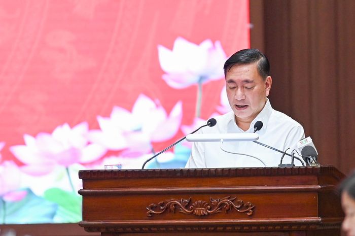  Trưởng Ban Tổ chức Thành ủy TPHCM Phạm Thành Kiên trình bày tham luận tại hội thảo. Ảnh: ĐỖ TRUNG 