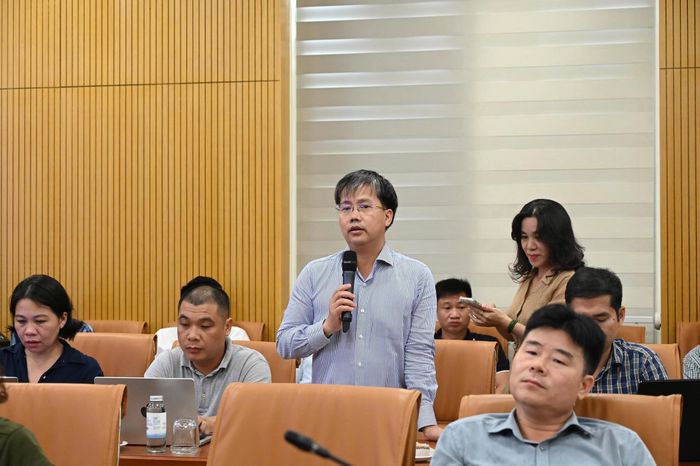 Giám đốc Trung tâm Dự báo khí tượng - thủy văn quốc gia Mai Văn Khiêm thông tin về El Nino tại họp báo sáng 17-6. Ảnh: THANH TRÀ