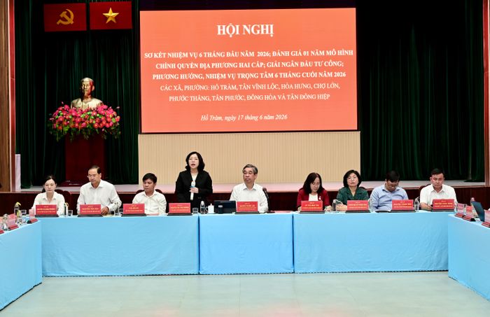  Bí thư Đảng ủy, Chủ tịch HĐND phường Hòa Hưng Nguyễn Thị Thu Hường phát biểu. Ảnh: VĂN MINH 