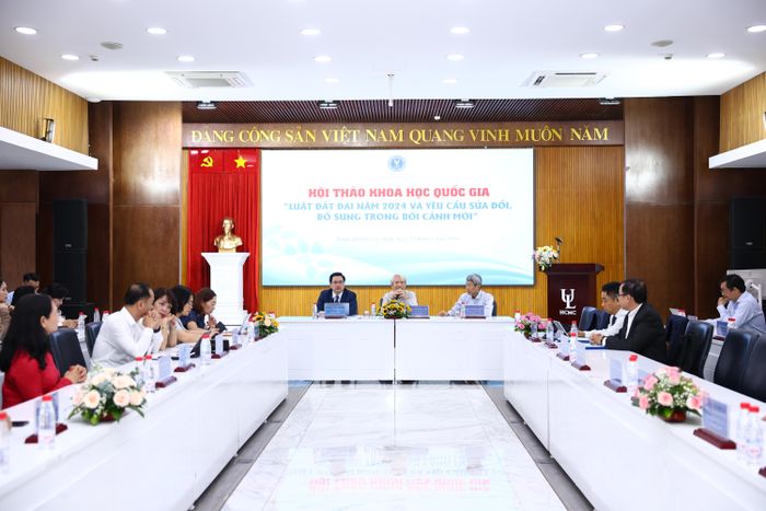 Đại biểu tham dự hội thảo