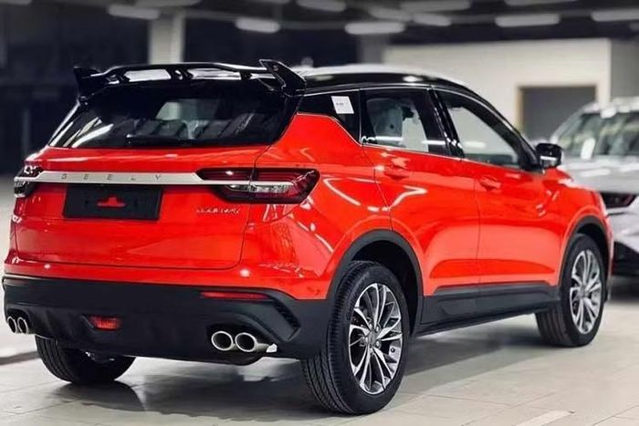Geely Coolray tại Việt Nam rẻ hơn từ vài chục cho tới cả trăm triệu đồng so với các đối thủ cùng phân khúc như Mitsubishi Xforce, Hyundai Creta hay Kia Seltos.
