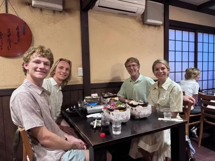 Gia đình của James “Weston” Higginbotham, nam sinh 20 tuổi đến từ bang Alabama (Mỹ), vừa xác nhận thông tin đau lòng khi cậu được tìm thấy đã tử vong sau hơn một tuần mất tích trong chuyến du lịch cùng gia đình tại Nhật Bản, vụ việc đang thu hút sự chú ý lớn của dư luận quốc tế bởi những tình tiết đặc biệt xảy ra trước khi nam sinh biến mất.