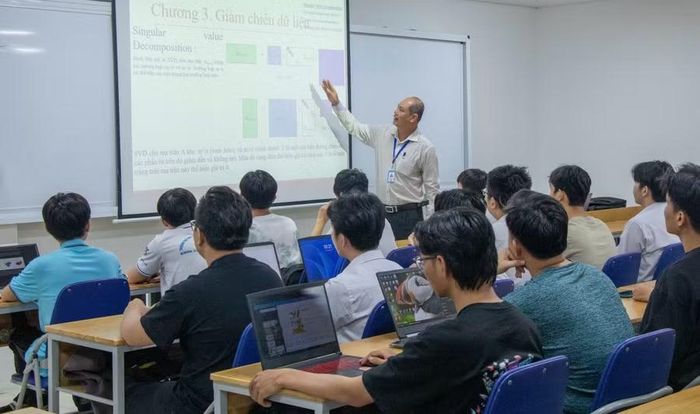 Một giờ học tại giảng đường Trường Đại học Công Thương TPHCM. Ảnh: NTCC