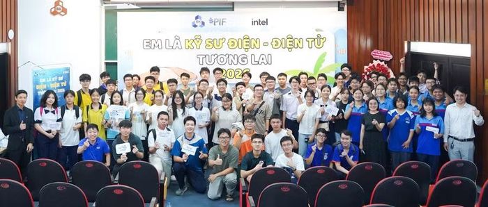  Học sinh tham gia khóa hè "Em là kỹ sư Điện - Điện tử tương lai" tại Trường Đại học Bách khoa (Đại học Quốc gia TPHCM) tháng 6/2026. Ảnh: HCMUT. 