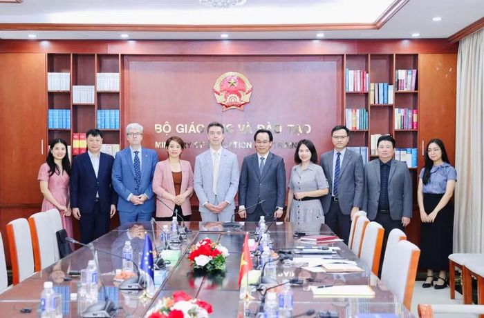 Hai bên chụp ảnh lưu niệm tại buổi tiếp.