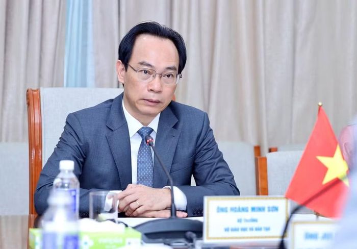Bộ trưởng Hoàng Minh Sơn trao đổi tại buổi tiếp.