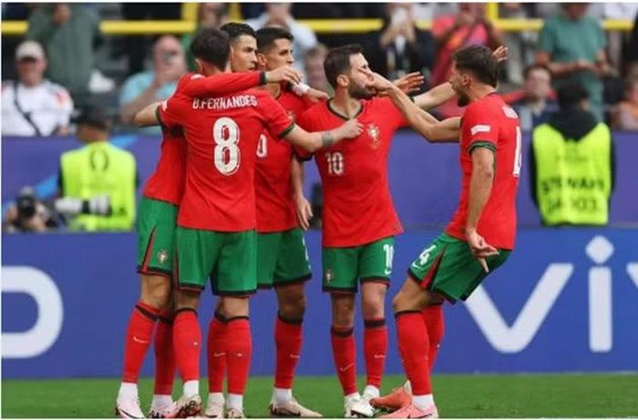 Với dàn cầu thủ chất lượng như C.Ronaldo, Bruno Fernandes và Rafael Leao, đội bóng châu Âu sở hữu chiều sâu đội hình và kinh nghiệm vượt trội.