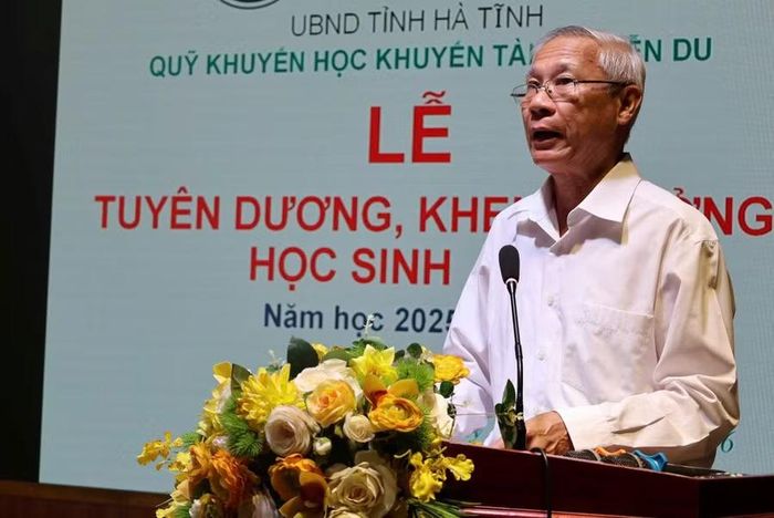 Ông Đoàn Đình Anh - Chủ tịch Hội Khuyến học Hà Tĩnh phát biểu tại buổi lễ.