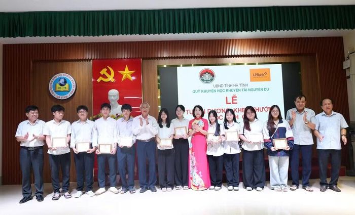 103 học sinh đạt giải tại Kỳ thi học sinh giỏi Quốc gia năm học 2025-2026 được vinh danh tại buổi lễ.