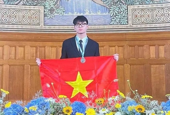 Em Lương Đức Gia Bảo giành Huy chương Bạc Olympic Vật lý châu Âu (EuPhO) năm 2026.