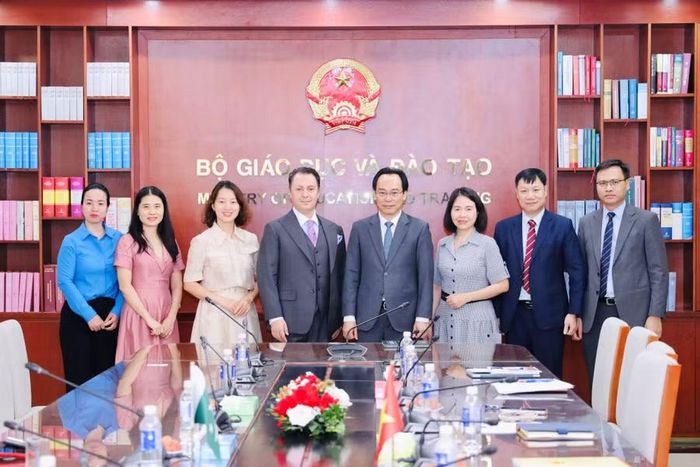 Hai bên chụp ảnh lưu niệm tại buổi tiếp.