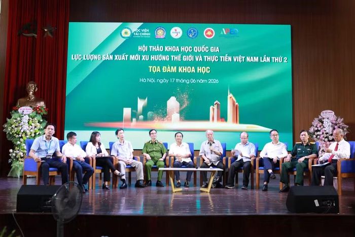 Nhiều trao đổi tâm huyết, có giá trị được các đại biểu thảo luận tại phiên tọa đàm.