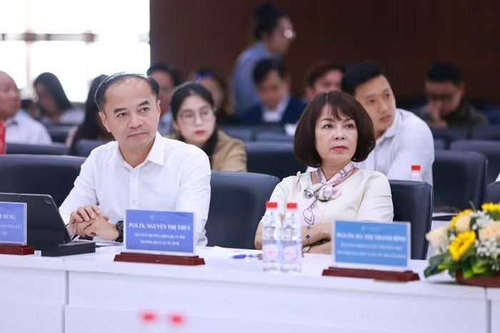 Các chuyên gia tại hội thảo. Ảnh: ULAW.