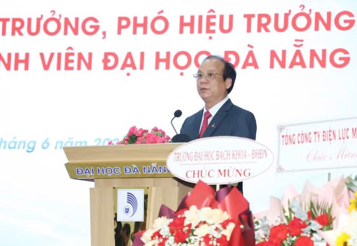 PGS.TS Nguyễn Ngọc Vũ - Thành ủy viên, Bí thư Đảng ủy, Giám đốc Đại học Đà Nẵng phát biểu.