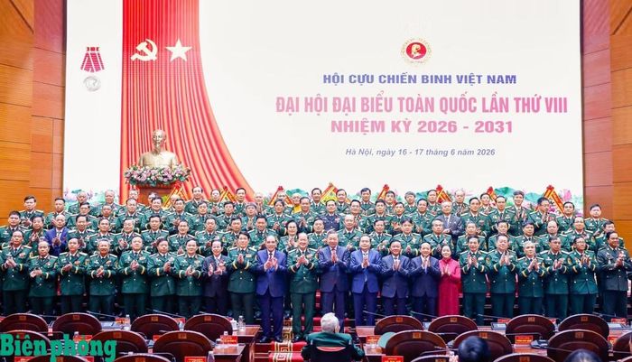 Tổng Bí thư, Chủ tịch nước Tô Lâm chụp ảnh cùng các đại biểu. Ảnh: Hồng Pha