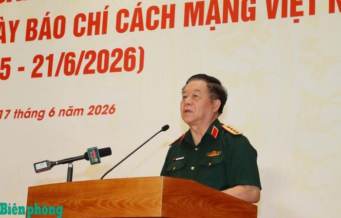 Đại tướng Nguyễn Trọng Nghĩa phát biểu tại buổi gặp mặt. Ảnh: Hồng Pha