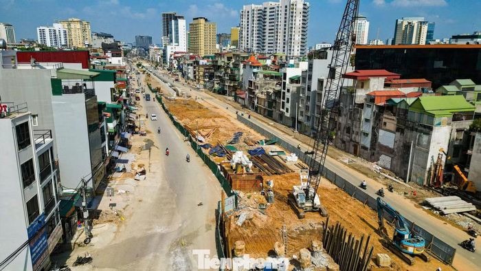 Theo kế hoạch, dự án đường Vành đai 1 đoạn Hoàng Cầu - Voi Phục phải hoàn thành toàn bộ nền đường trước ngày 2/9 và hoàn thành 2 cầu vượt trước ngày 31/12/2026.