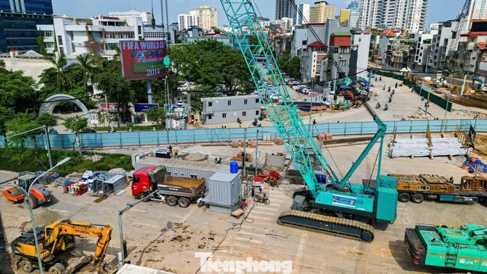 Tuyến metro số 5 có chiều dài gần 40 km, kết nối khu vực trung tâm Hà Nội với đô thị Hòa Lạc, tổng mức đầu tư hơn 72.000 tỷ đồng.