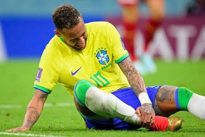 Neymar vẫn bị chấn thương đeo bám