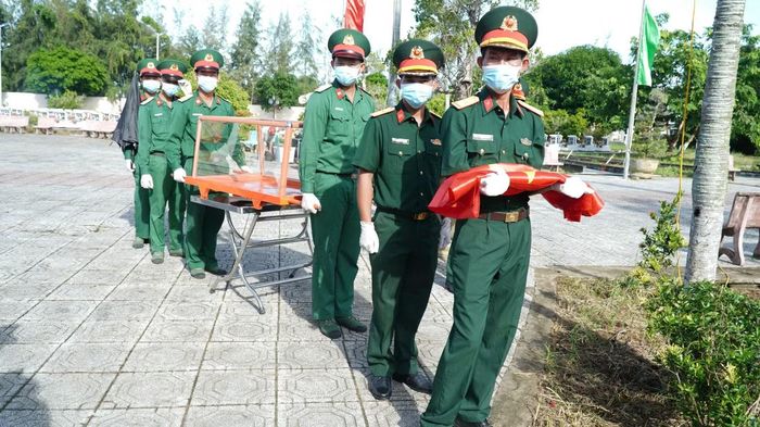 Thượng úy Hồ Trọng Nguyễn Phú - Phó Đại đội trưởng Đại đội Công binh 1, Phòng Tham mưu, Bộ Chỉ huy Quân sự tỉnh Cà Mau, cho biết, đơn vị đã được quán triệt kỹ các quy trình, quy định chuyên môn tới từng chiến sĩ trước khi thực hiện nhiệm vụ.