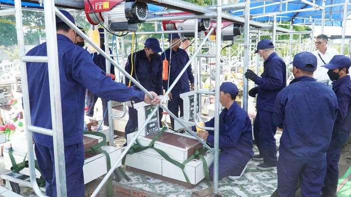 Theo Đại tá Luật, quá trình lấy mẫu gặp không ít khó khăn do nghĩa trang đã qua nhiều lần nâng cấp, nên quá trình thực hiện đòi hỏi nhiều thời gian và sự cẩn trọng.
