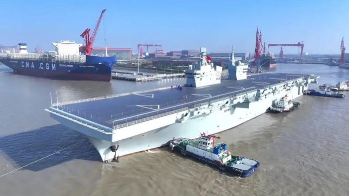 Tàu tấn công đổ bộ siêu lớn Type 076 đầu tiên của Trung Quốc, mang tên Tứ Xuyên. Nguồn: TWZ.