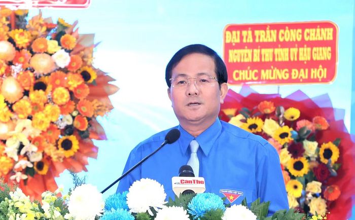 Ông Trần Văn Huyến - Phó Bí thư Thành ủy Cần Thơ phát biểu tại đại hội.