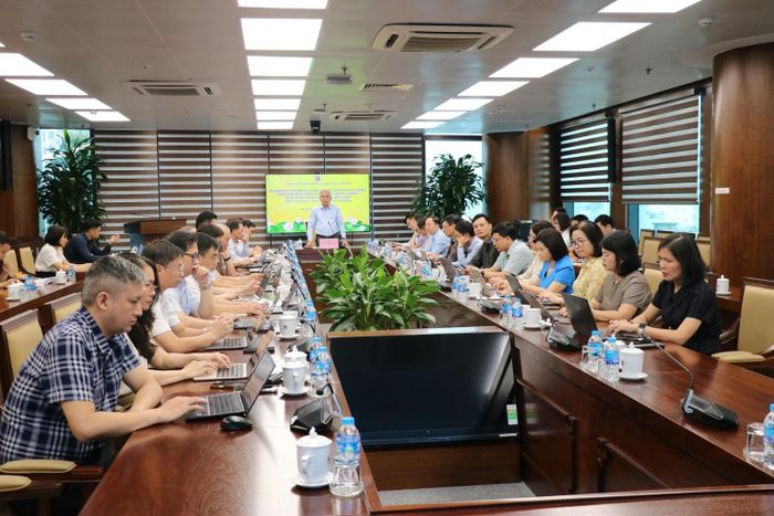 Cuộc họp đánh giá ảnh hưởng của thị trường tuyển dụng lao động đến công tác quản lý, sử dụng lao động, tuyển sinh và đào tạo của các đơn vị TKV vùng Quảng Ninh tại trụ sở TKV.
