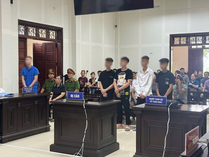Các bị cáo tai phiên tòa. (Ảnh: TV)