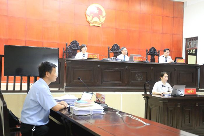 TAND tỉnh Quảng Ninh mở phiên tòa sơ thẩm xét xử 5 bị cáo về tội “Cố ý gây thương tích”. (Ảnh: TV)