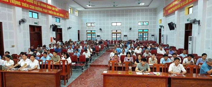 Đông đảo người dân tham dự.
