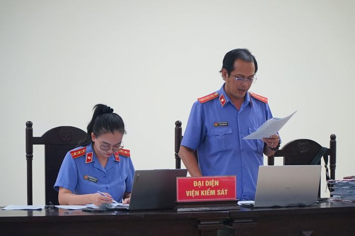 Đại diện VKSND tỉnh Đắk Lắk đề nghị mức án cho từng bị cáo.