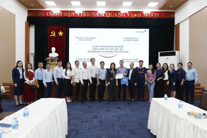 Đoàn làm việc với Ngân hàng VietinBank KCN Tân Tạo