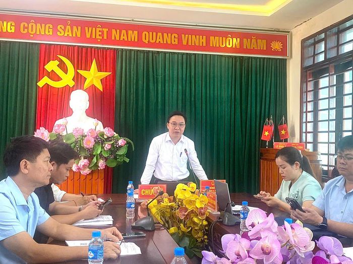 Chính quyền xã Mường Xén họp bàn phương án sắp xếp lại xóm, bản phù hợp khoảng cách địa lý, bản sắc văn hóa - Ảnh: CSCC