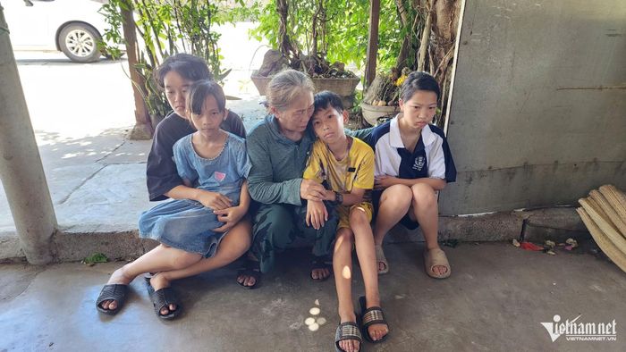 Điều bà Vân mong mỏi nhất là các cháu được tiếp tục đến trường, có tương lai tốt hơn