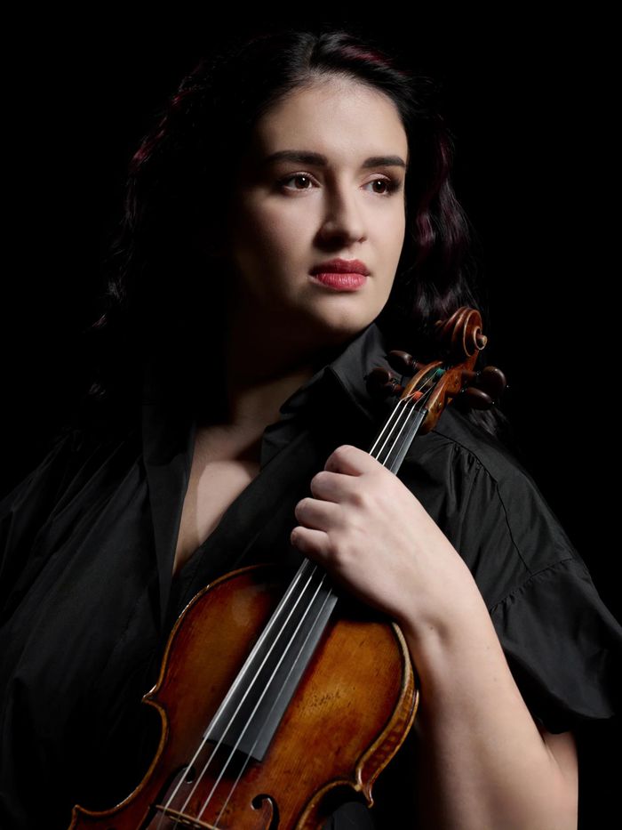 Nghệ sĩ độc tấu violin Sara Dragan.